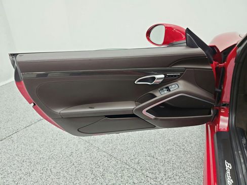 Used 2021 Porsche 718 Boxster S RWD image 12