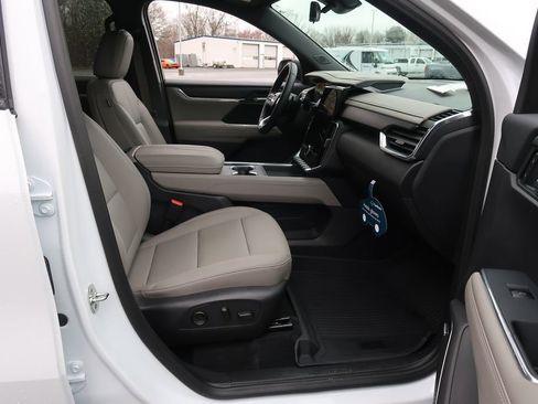 Certified 2026 GMC Acadia Elevation w/ Black Edition image 36