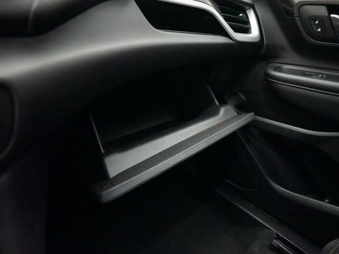 Used 2024 GMC Terrain SLE w/ Driver Convenience Package image 29