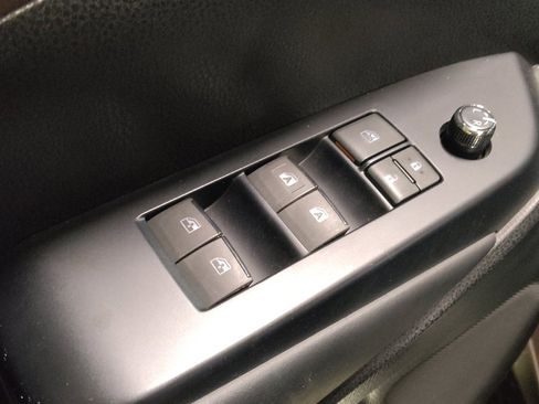 Used 2019 Toyota Highlander XLE image 27