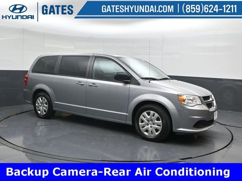 Used 2018 Dodge Grand Caravan SE w/ UConnect Hands-Free Group image 4