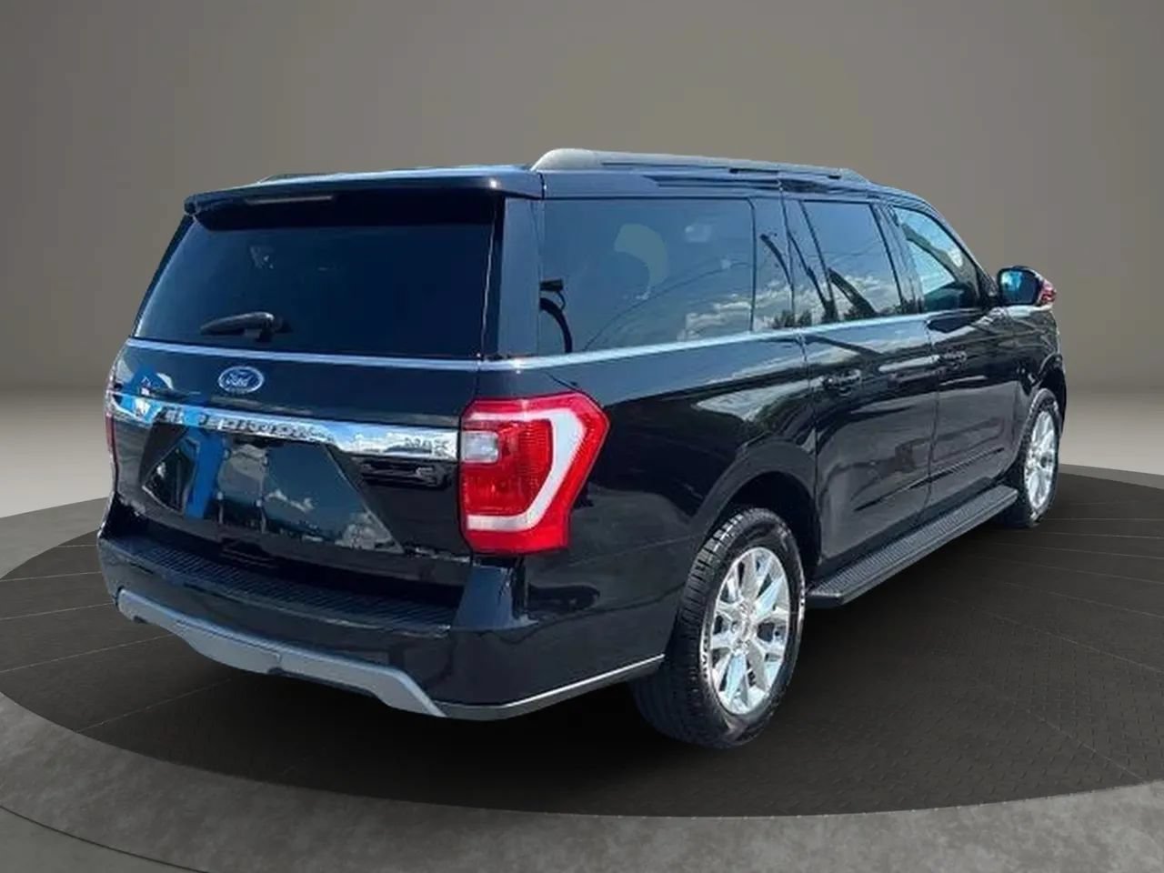 Used 2020 Ford Expedition Max XLT AWD/4WD image 5