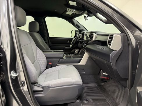 Used 2025 Toyota Tundra SR5 w/ SR5 Convenience Package AWD/4WD image 39
