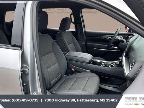 Used 2024 Chevrolet Traverse LT image 6