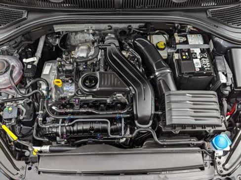 Used 2025 Volkswagen Jetta SE image 32