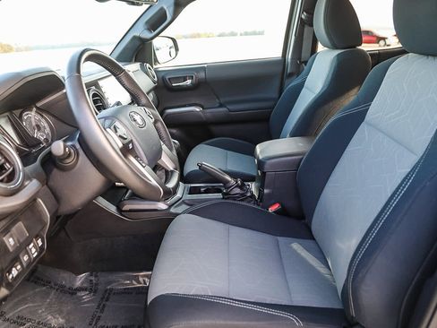 Certified 2020 Toyota Tacoma TRD Off-Road image 17