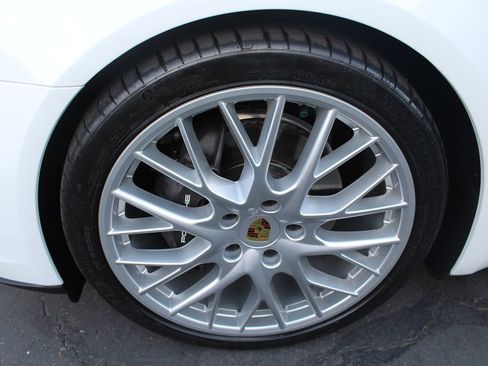 Used 2018 Porsche Panamera 4 image 12