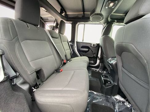 Used 2018 Jeep Wrangler Unlimited Sport AWD/4WD image 14