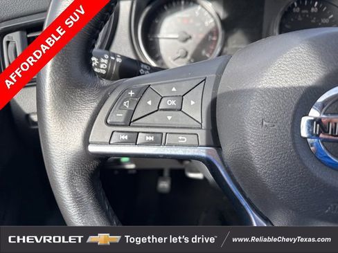 Used 2017 Nissan Rogue SV image 26