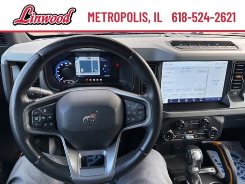 Used 2022 Ford Bronco Badlands image 2