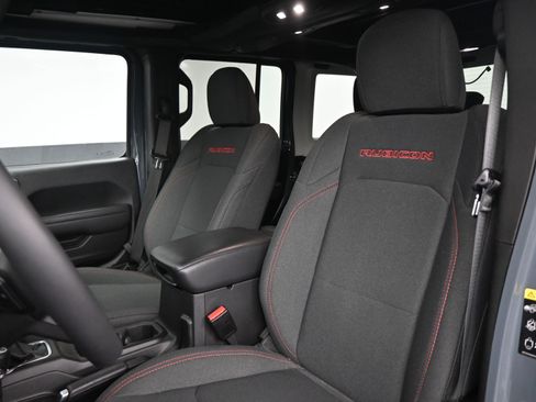 Used 2025 Jeep Wrangler Unlimited Rubicon w/ Convenience Group image 17