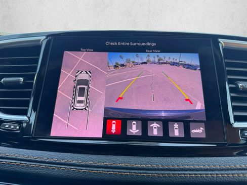 Used 2021 Chrysler Pacifica Pinnacle FWD image 17