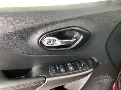 Used 2021 Jeep Cherokee Latitude Lux w/ Comfort/Convenience Group image 15