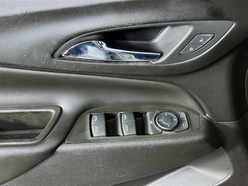 Used 2018 Chevrolet Equinox LT image 15