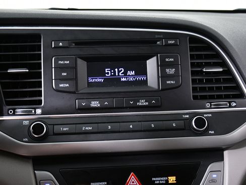 Used 2017 Hyundai Elantra SE image 16