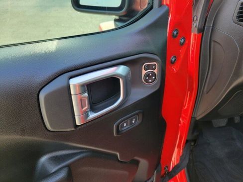 Used 2023 Jeep Gladiator Sport image 13