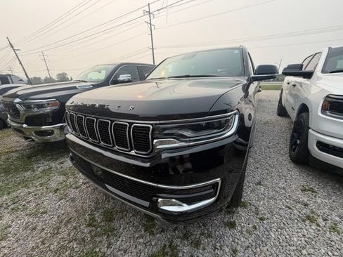 Used 2024 Jeep Wagoneer Series II w/ Premium Group I AWD/4WD image 3