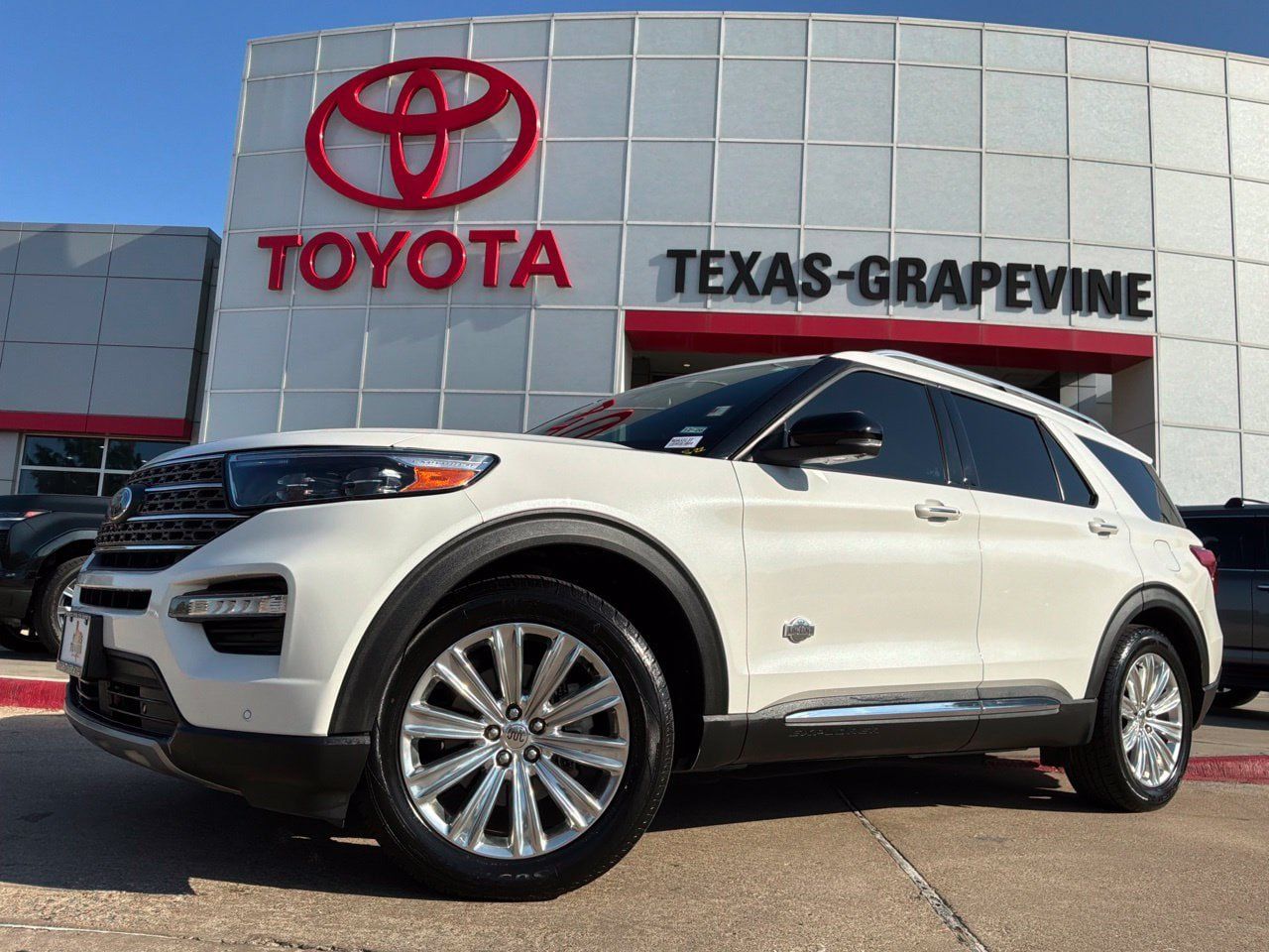 Used 2022 Ford Explorer King Ranch RWD image 2