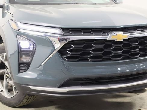 Used 2025 Chevrolet Trax LT w/ LT Convenience Package image 39