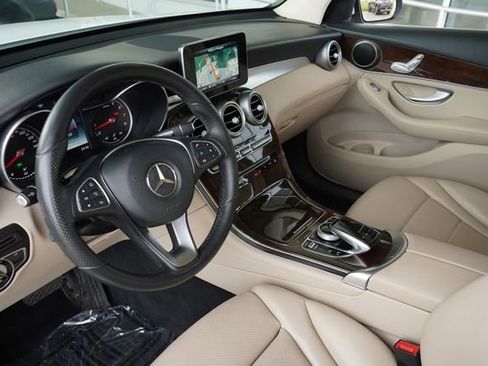 Used 2017 Mercedes-Benz GLC 300 image 2