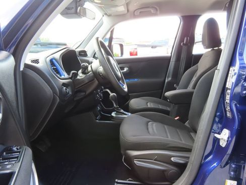 Used 2018 Jeep Renegade Latitude w/ UConnect 8.4 Nav Group FWD image 20