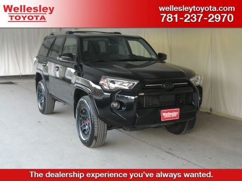 Used 2024 Toyota 4Runner SR5 Premium image 1
