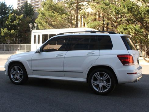 Used 2015 Mercedes-Benz GLK 350 4MATIC w/ Premium 1 Package image 9