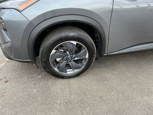 Used 2025 Nissan Rogue SV image 32