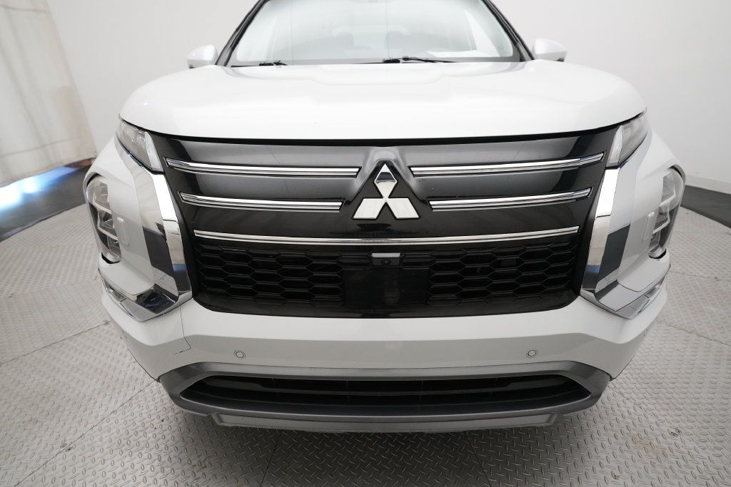 Used 2025 Mitsubishi Outlander AWD image 22