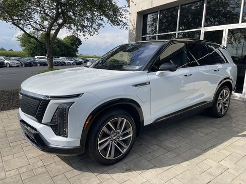 Used 2026 Cadillac Vistiq Sport w/ LPO, Floor Liner Package AWD/4WD image 3