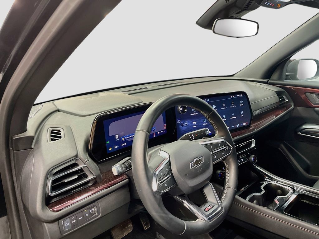 Used 2025 Chevrolet Traverse Z71 AWD/4WD image 9