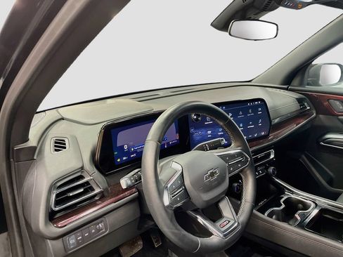 Used 2025 Chevrolet Traverse Z71 AWD/4WD image 9
