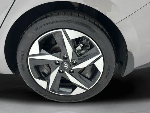 Used 2023 Hyundai Elantra SEL w/ Convenience Package FWD image 8