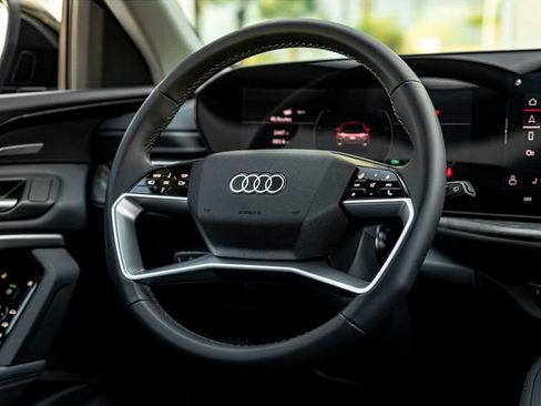 Used 2025 Audi Q5 Premium Plus w/ Premium Plus AWD/4WD image 18