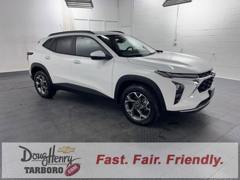 New 2025 Chevrolet Trax LT w/ Sunroof Package image 6