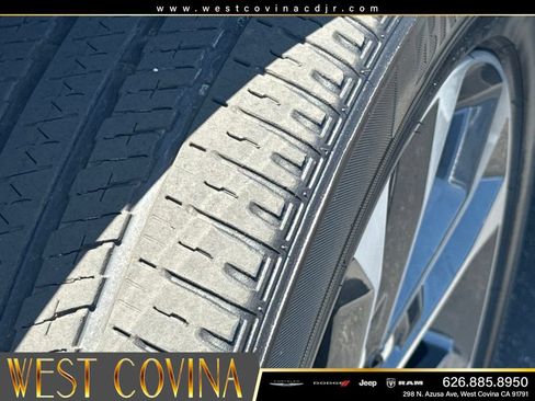 Used 2023 Jeep Grand Cherokee Overland AWD/4WD image 19