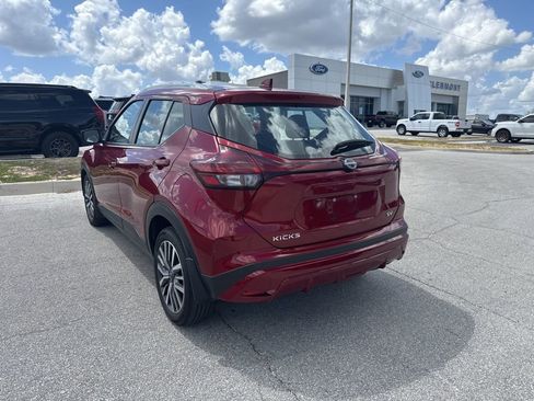 Used 2023 Nissan Kicks SV image 3