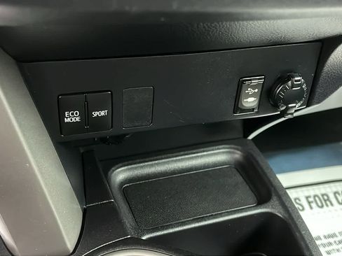 Used 2017 Toyota RAV4 LE image 20