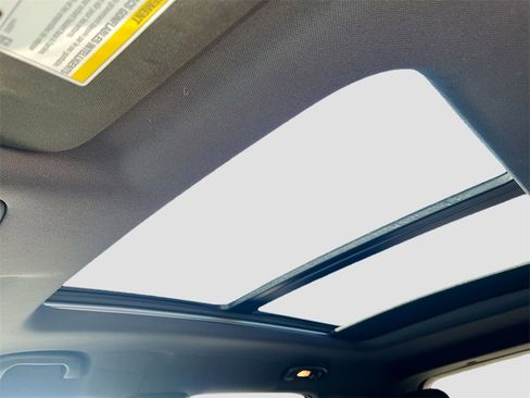 Used 2023 Chevrolet TrailBlazer RS w/ Sun and Liftgate Package image 22