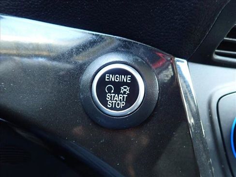 Used 2019 Ford Escape Titanium AWD/4WD image 24