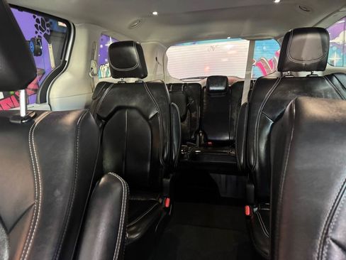 Used 2024 Chrysler Pacifica Touring-L FWD image 22