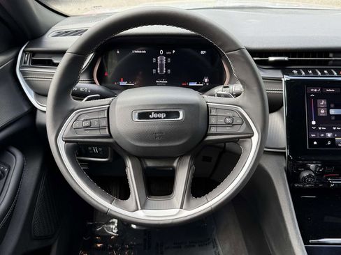 Used 2023 Jeep Grand Cherokee Altitude AWD/4WD image 19