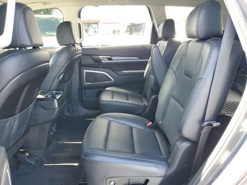 Used 2022 Kia Telluride S image 7
