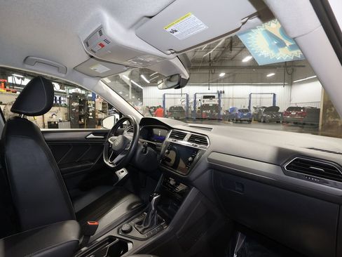 Used 2024 Volkswagen Tiguan SE image 26