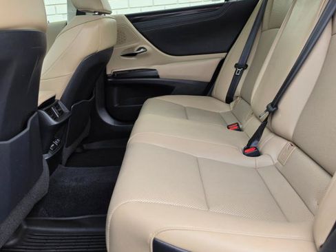 Used 2019 Lexus ES 350 w/ Premium Package FWD image 12