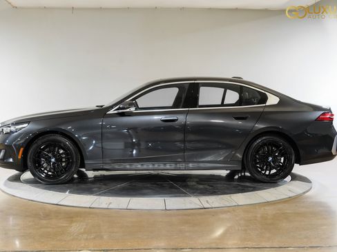 Used 2025 BMW 530i w/ Premium Package RWD image 13