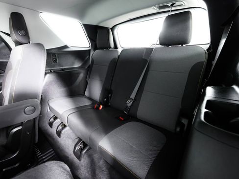 Used 2018 Chevrolet Traverse LT FWD image 18