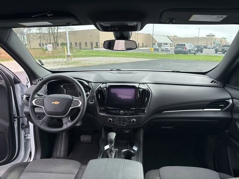 Used 2023 Chevrolet Traverse LT image 10