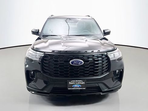 New 2026 Ford Explorer ST-Line w/ ST-Line Street Pack AWD/4WD image 2