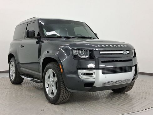 Used 2023 Land Rover Defender 90 SE image 6